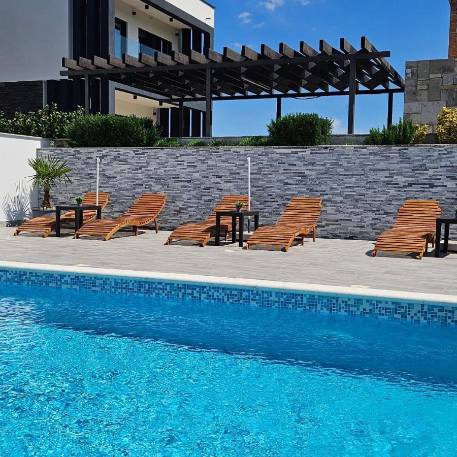 Villa Silver สตารีกราด-ปาเคลนีซา ภายนอก รูปภาพ